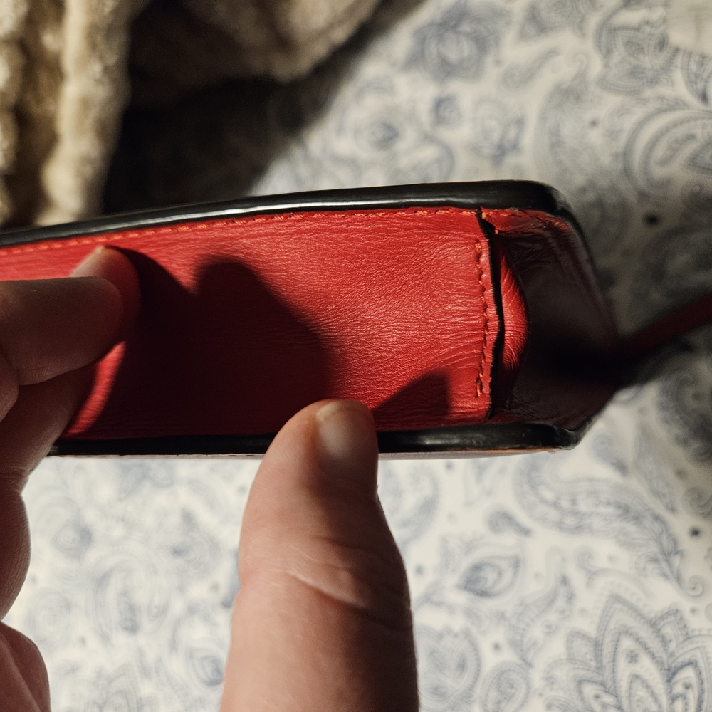 Red Gucci GG Clutch with Diamond Design And Crossbody Strap - Picture 6 of 9